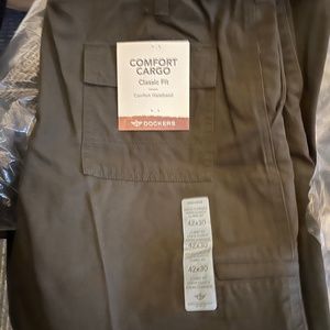 Dockers Classic Fit Comfort Mens Cargo Pants 42-30, Free CD 42-30